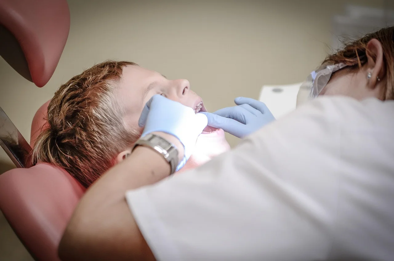 Prywatny stomatolog w Zielonej Górze — mikroskopowe leczenie kanałowe w DiamanteDental